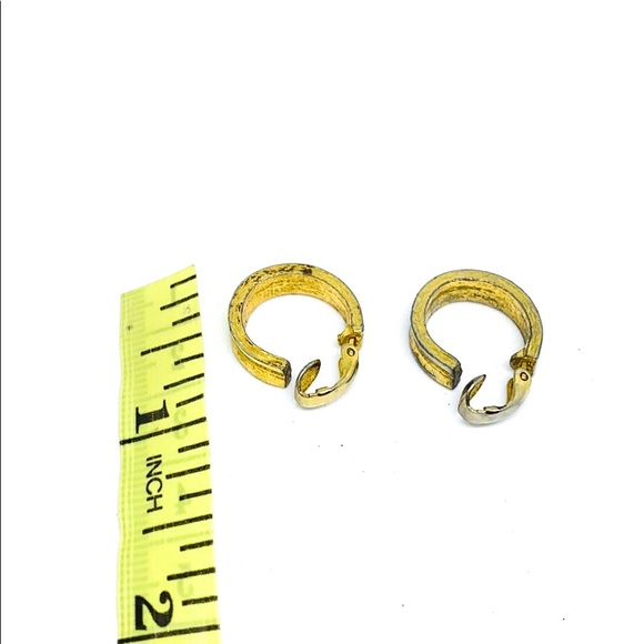 Vintage Gold Snap On Mini Hoop Earring - Picture 6 of 7